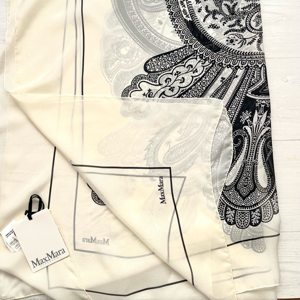MAXMARA Silk Scarf Paisley Print Made in Italy Ivory Black 43”(W) x 74(L) NWT